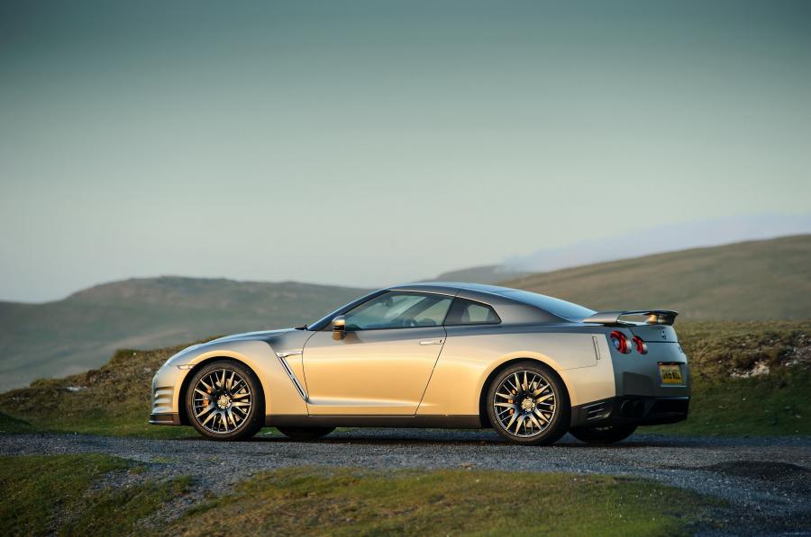  Nissan GT-R 45th Anniversary 2015 года  (UK) (фото 17 из 38)